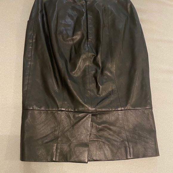 Authentic Chanel leather skirt - Picture 3 of 8